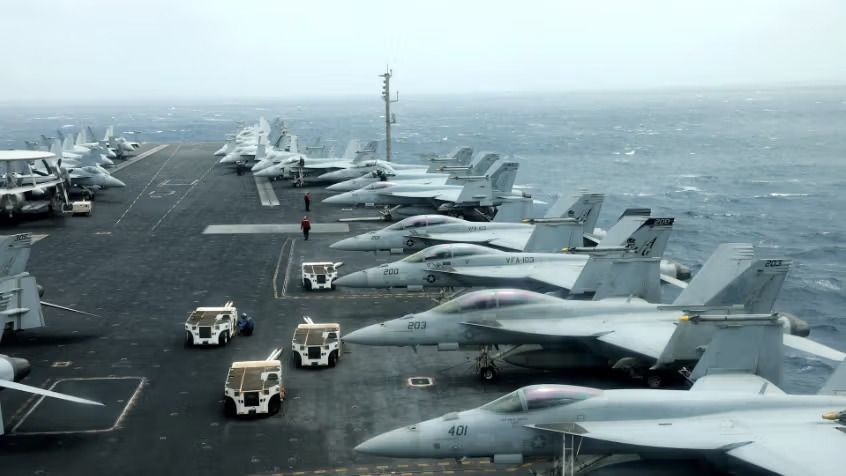 ترامپ: ناوگان عظیمی به سمت ایران در حرکت است