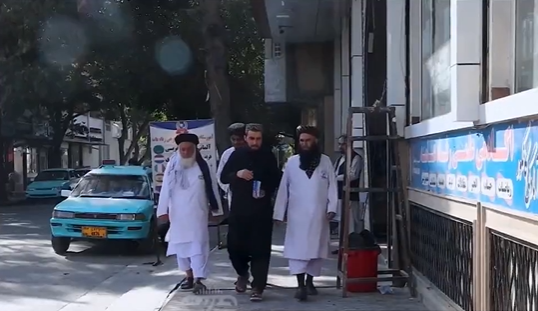 یک زن پس از رهایی از بازداشت‌ طالبان: وضعیت در فرماندهی طالبان ترسناک بود