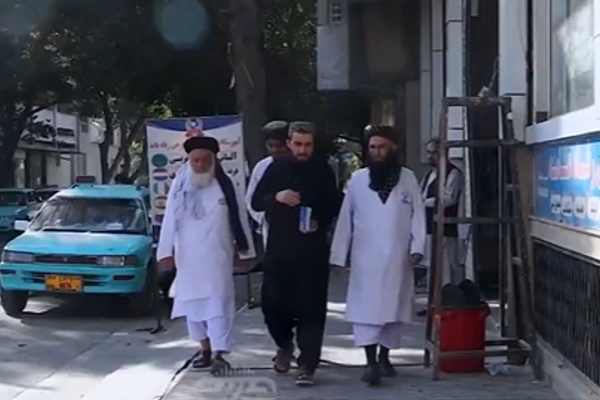 یک زن پس از رهایی از بازداشت طالبان: وضعیت در فرماندهی طالبان ترسناک بود