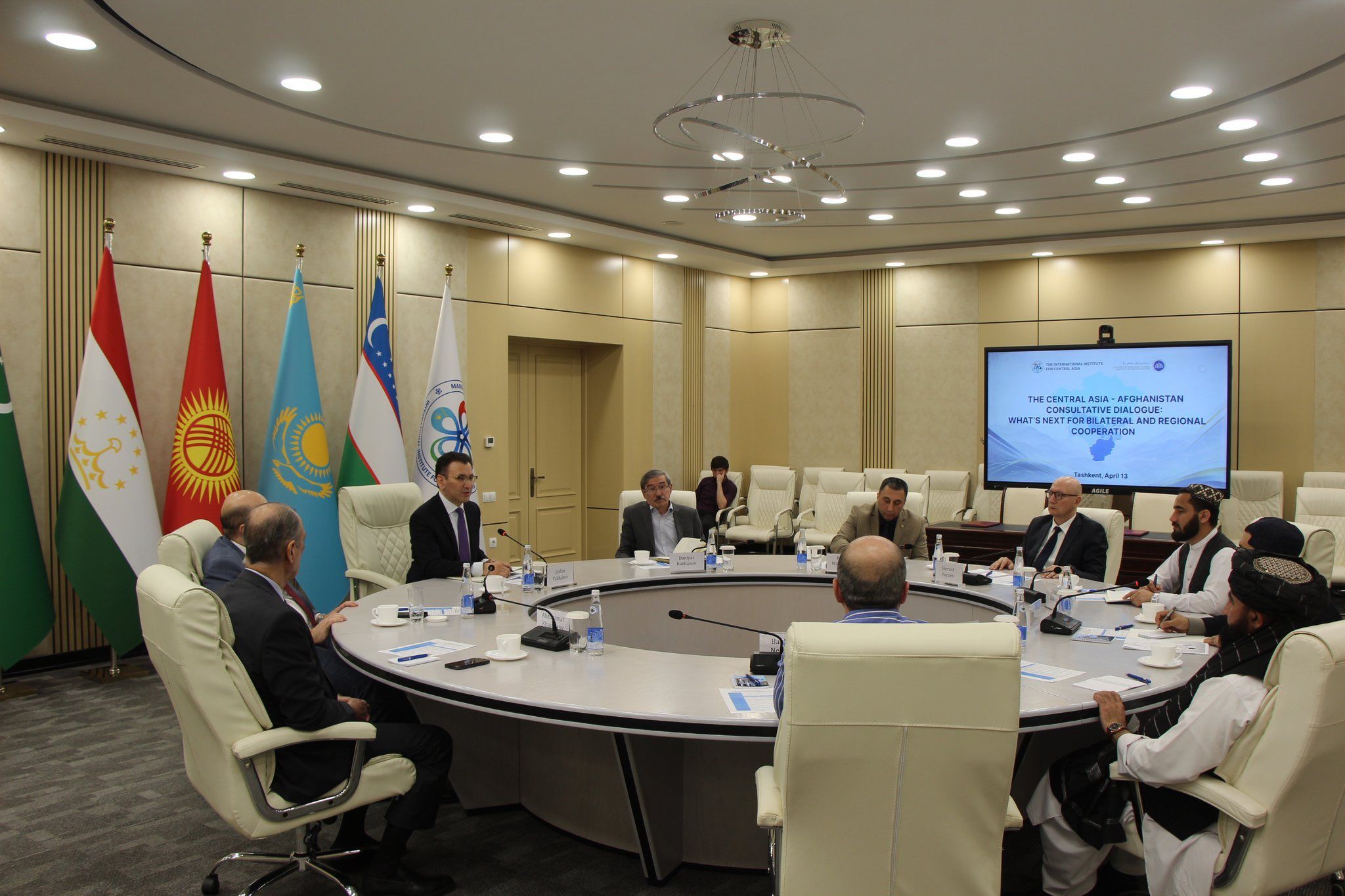 د طالبانو د ستراتیژیکو مطالعاتو مرکز غړو په تاشکند کې په یوه بحث کې برخه واخېسته