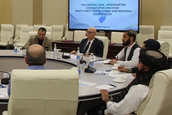 د طالبانو د ستراتیژیکو مطالعاتو مرکز غړو په تاشکند کې په یوه بحث کې برخه واخېسته