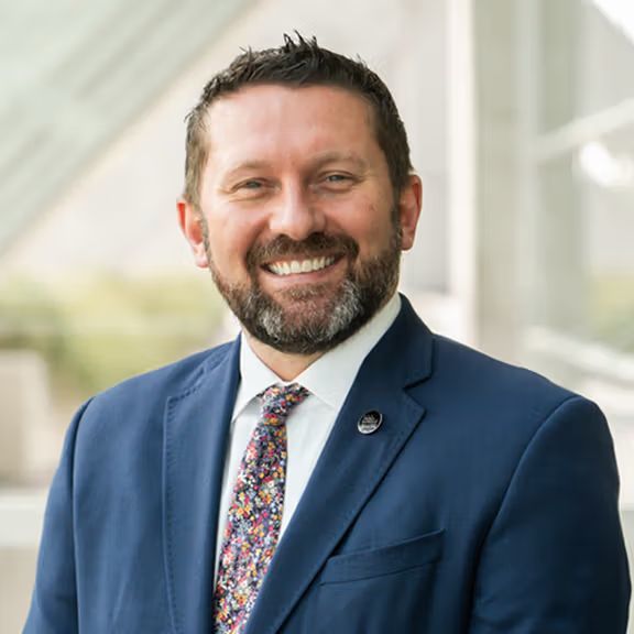 وان‌ډایور: د ویزو د ردېدو له امله به مو متحدین د طالبانو تر واک لاندې افغانستان کې پاتې شي