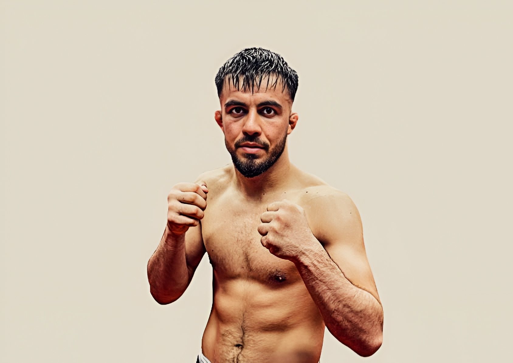 عبدالله سلطانی، ورزشکار افغان با حریفی از عراق در آلمان مبارزه می‌کند