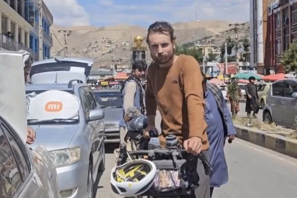 له اروپا تر واخانه؛ سوېډنی سیلانی په بایسکل بدخشان ته تللی