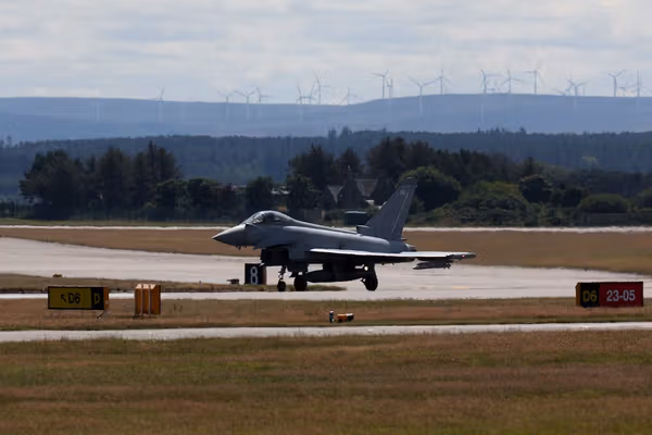 بریتانیا از اعزام یک واحد هوایی مجهز به جنگندههای تایفون به خلیج فارس خبر داد