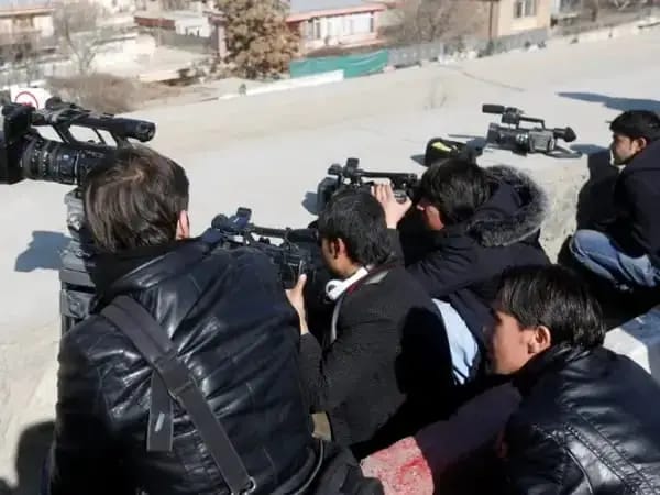 سازمان حامی خبرنگاران از وضعیت روزنامه‌نگاران افغان در ایران و پاکستان ابراز نگرانی کرد	