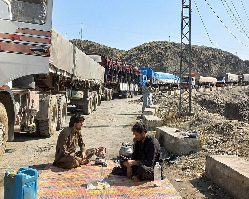 باكستان تسمح بعبور البضائع الأفغانية عبر جميع موانئها بعد أشهر من التوقف