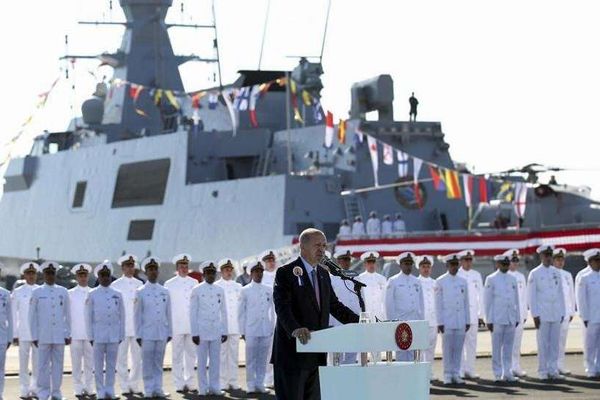 ترکیې دویمه میلګم کلاس جنګي بېړۍ «پياېناېس خیبر» پاکستان ته وسپارله