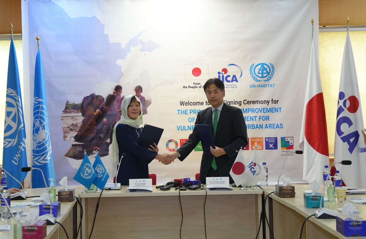 پخواني ولسمشر کرزي له افغانستان سره د جاپان د څه باندې اوه میلیونه ډالرو مرستې هرکلی کړی