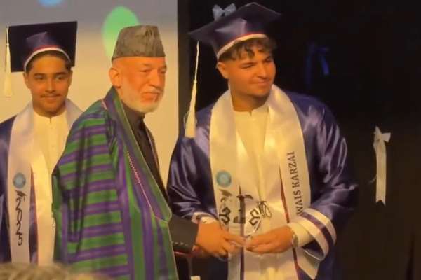 حامد کرزی فراغت پسرش از لیسه را جشن گرفت