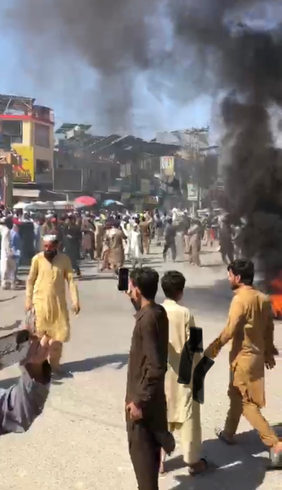د خیبرپښتونخوا په چارسده کې د مولانا محمد ادریس د وژنې په غبرګون خلکو لاریون کړی
