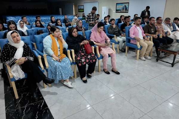 د بشري حقونو مدافعان: په افغانستان کې له ۲،۶ میلیونو ډېرې نجونې له زدهکړو بېبرخې دي