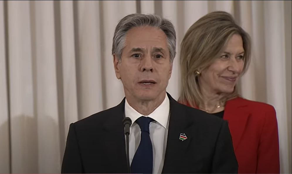 انتقال ۱۸۳ هزار پناهجوی افغان به امریکا؛بلینکن خواهان تسریع اسکان مجدد پناهجویان افغان‌ شد