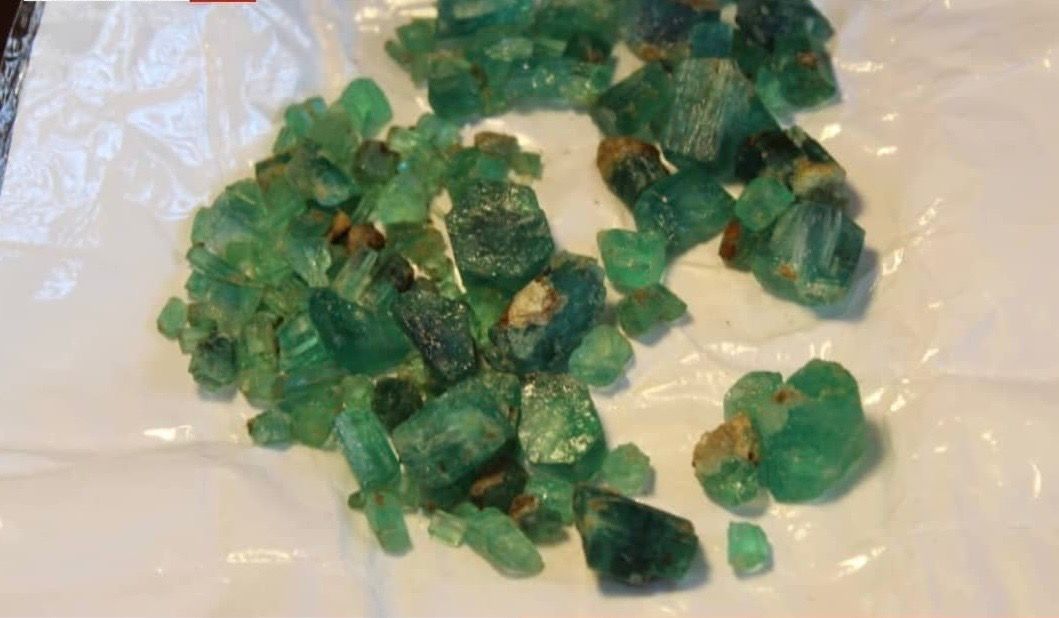 طالبان از فروش بیش از شش هزار قیراط زمرد پنجشیر به ارزش بیش از ۱۸۵ هزار دالر خبر داد