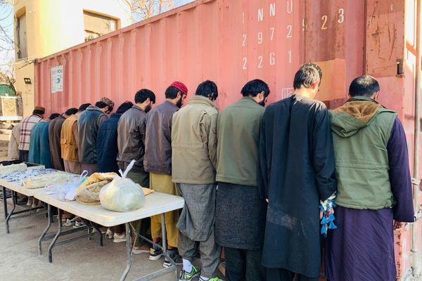 طالبانو په ننګرهار کې ۳۰ کسان د نشهيي توکو د پلور او قاچاق په تور نیولي دي