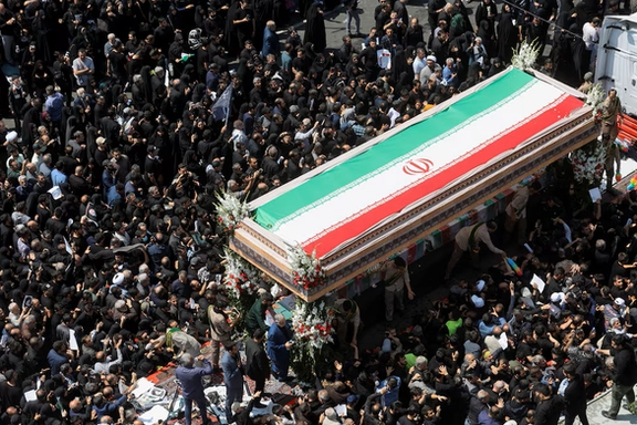 د ایران د ولسمشر مړی په مشهد ښار کې خاورو ته وسپارل شو