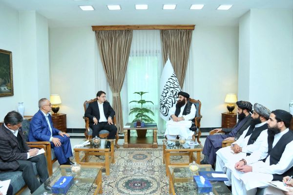 متقي د ازبکستان او قرغیزستان د بهرنیو چارو له مرستیالانو سره پر دوه اړخیزو اړیکو غږېدلی