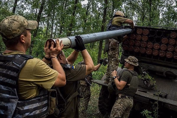 روسیې د اوکراین پر ځانګړو ځواکونو د توغندیز برید خبر ورکړی