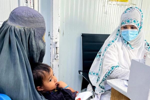 په کونړ کې د پاکستان په برید کې د وژل شوې ډاکترې او زوی جسدونه یې کورنۍ ته سپارل شوي