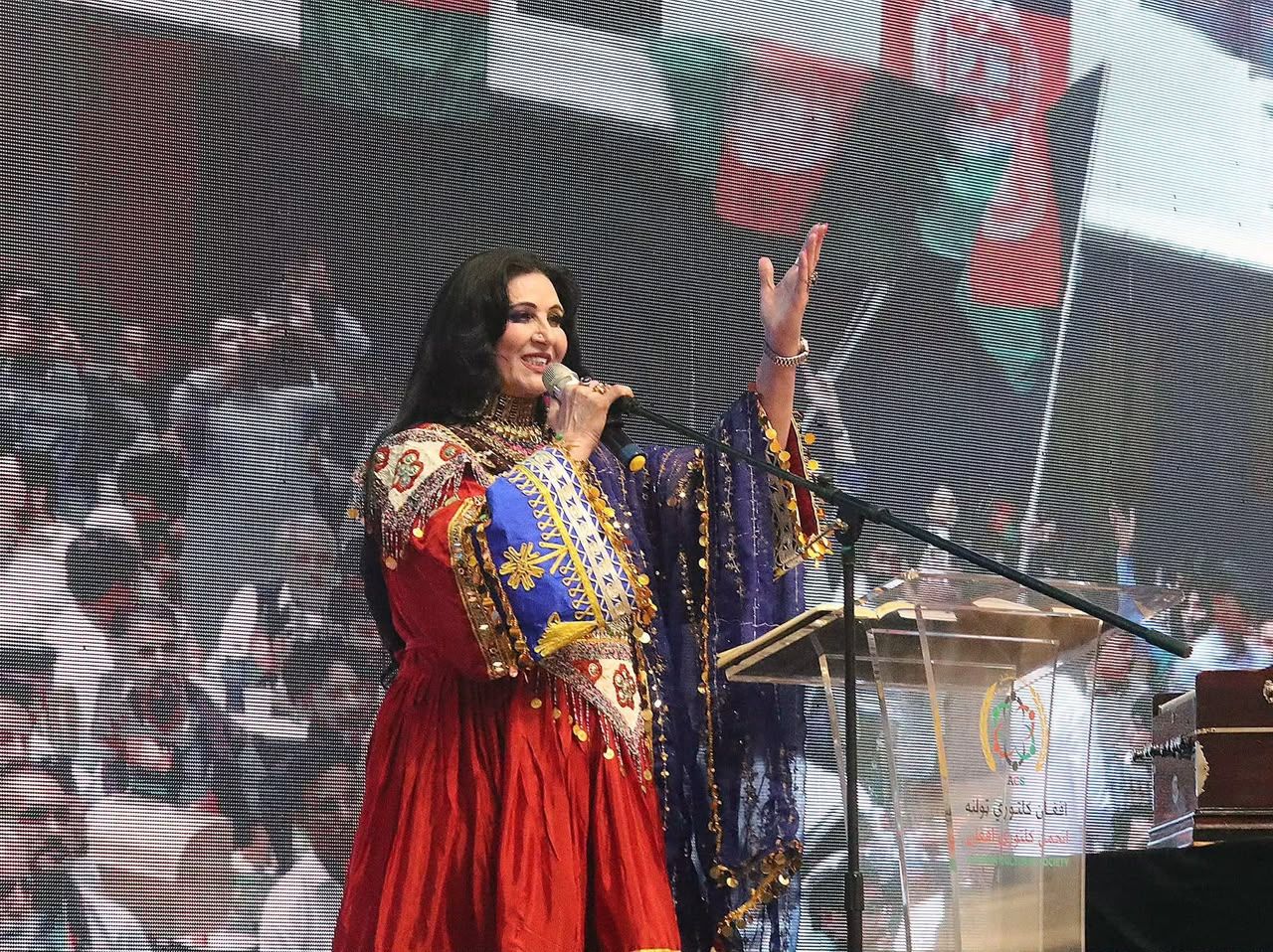 ښاپېرۍ نغمه: طالبان دې د نجونو ښوونځي پرانیزي