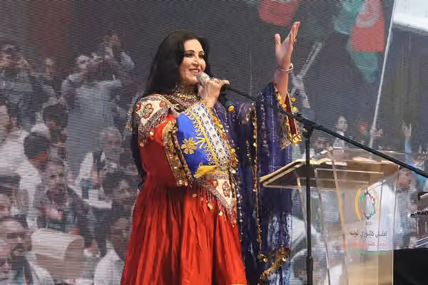 ښاپېرۍ نغمه: طالبان دې د نجونو ښوونځي پرانیزي
