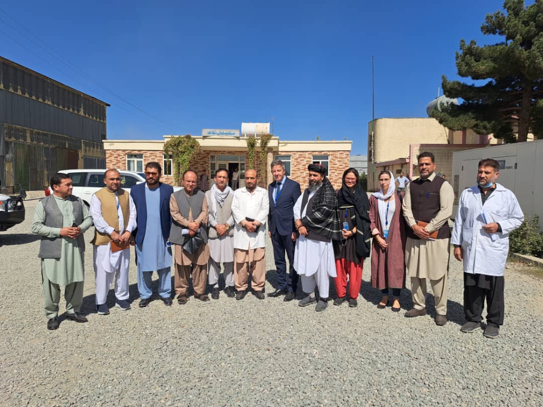 سرپرست یوناما از مرکز درمان معتادان به مواد مخدر در کابل بازدید کرد