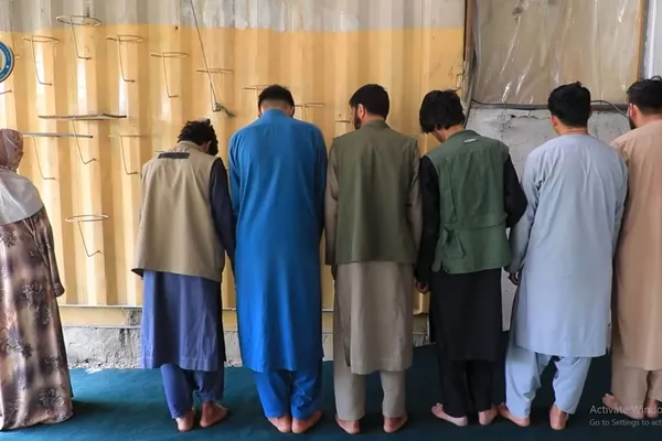 په کابل کې د غلاوو له ډېرښت سره؛ د غلو یوه ۸ کسیزه ډله نیول شوې ده