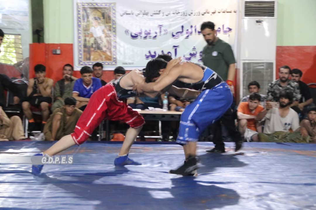 په کور دننه لوبې؛  کابل کې د زورخانې او لرغونې غېږنیونې سیالۍ پیل شوې
