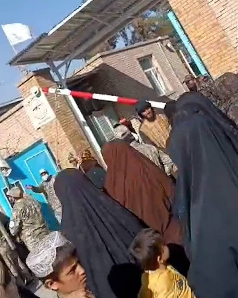 طالبان تمنع النساء من دخول مستشفى هرات لعدم ارتدائهن البرقع