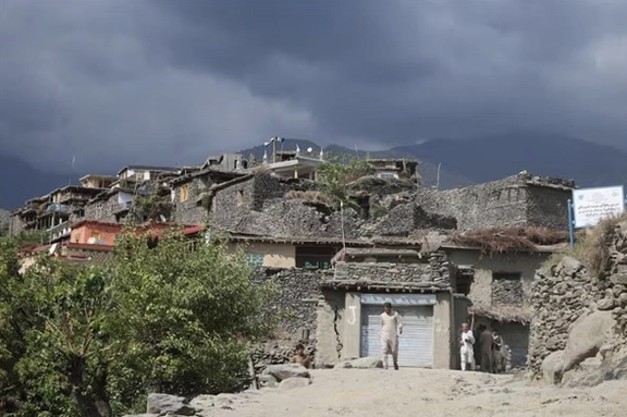 مقتل 268 طالبًا في زلزال شرق أفغانستان