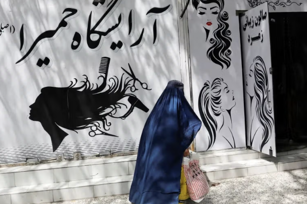 خبراء الأمم المتحدة يدعون إلى الاعتراف بـ«الفصل الجنسي» في أفغانستان