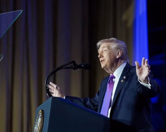 ترامپ: در صورت شکست مذاکرات با ایران، اقدام نظامی گزینه روی میز است