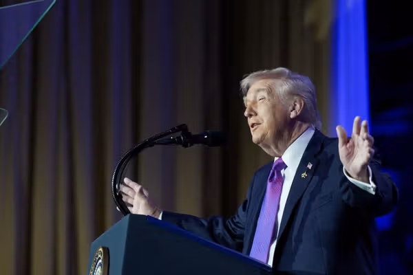 ترامپ: در صورت شکست مذاکرات با ایران، اقدام نظامی گزینه روی میز است