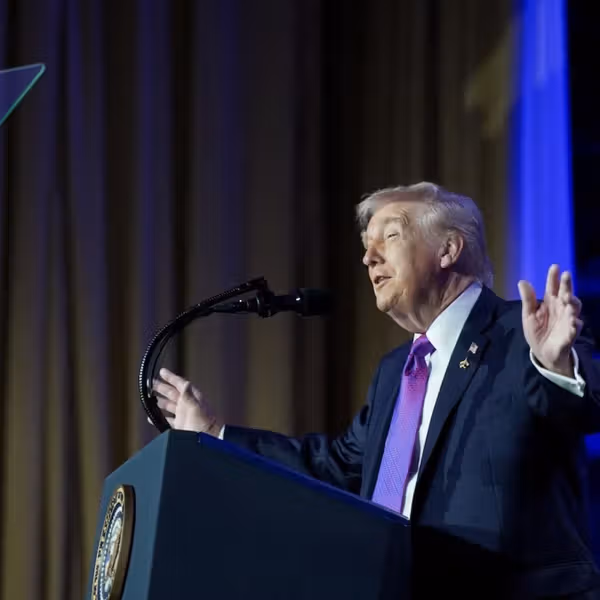 ترامپ: در صورت شکست مذاکرات با ایران، اقدام نظامی گزینه روی میز است