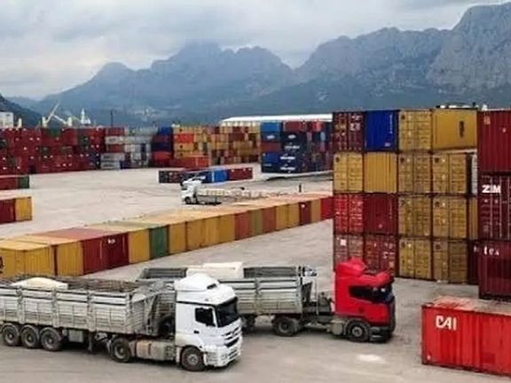 پاکستانۍ رسنۍ: افغانستان ته د پاکستان صادرات زیات خو واردات یې کم شوي دي