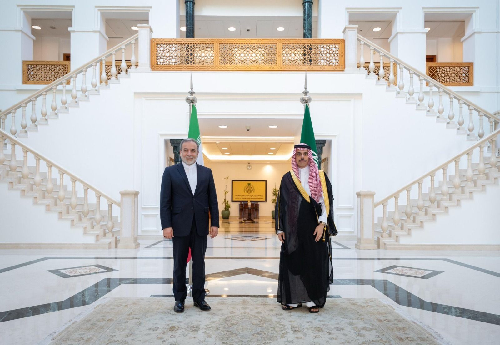 عباس عراقچی با وزیر خارجه عربستان سعودی در مکه دیدار کرد