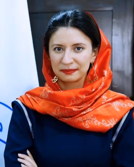 فعال حقوق بشر: توقف ویزای تحصیلی بریتانیا برای افغانها مثل منع آموزش توسط طالبان است