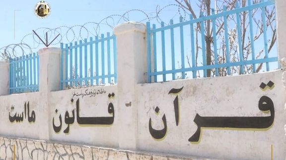 طالبان نوشتن سخنان هبتالله آخندزاده بر دیوارهای شهر قلات را آغاز کرد