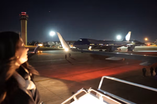 داووس ته د سفر پرمهال د ټرمپ الوتکه له تخنیکي ستونزې سره مخ شوه