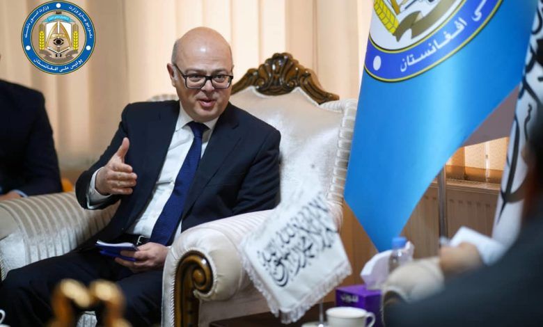 حقانی به سفیر ترکیه: برای بازگشت افغان‌ها از ترکیه به افغانستان کمک کنید