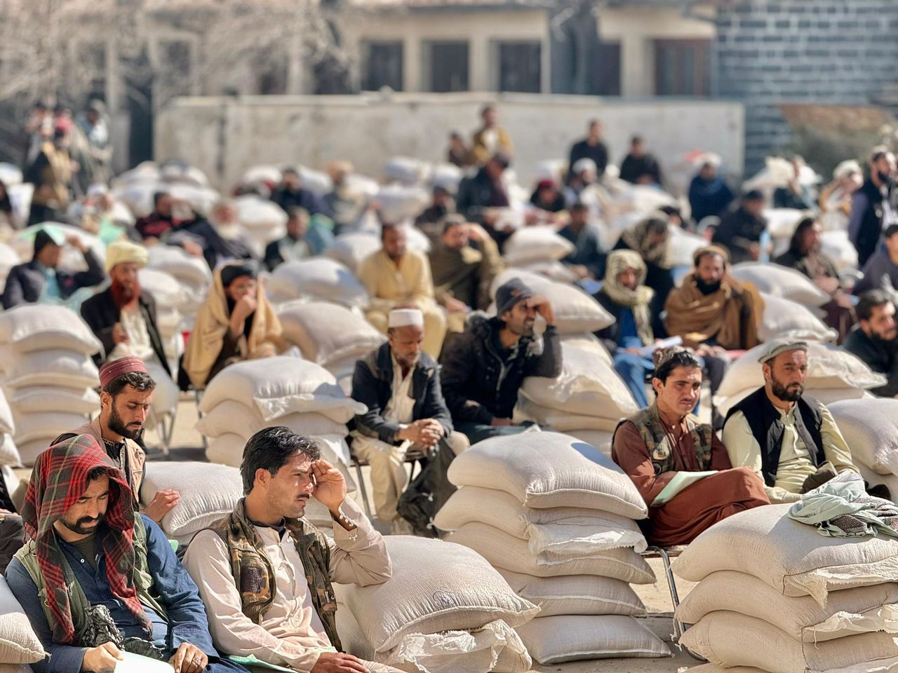 طالبان وایي په پکتیا کې یې ۱۲۰۰ راستنو شوو کډوالو ته مرستې وېشلي دي 