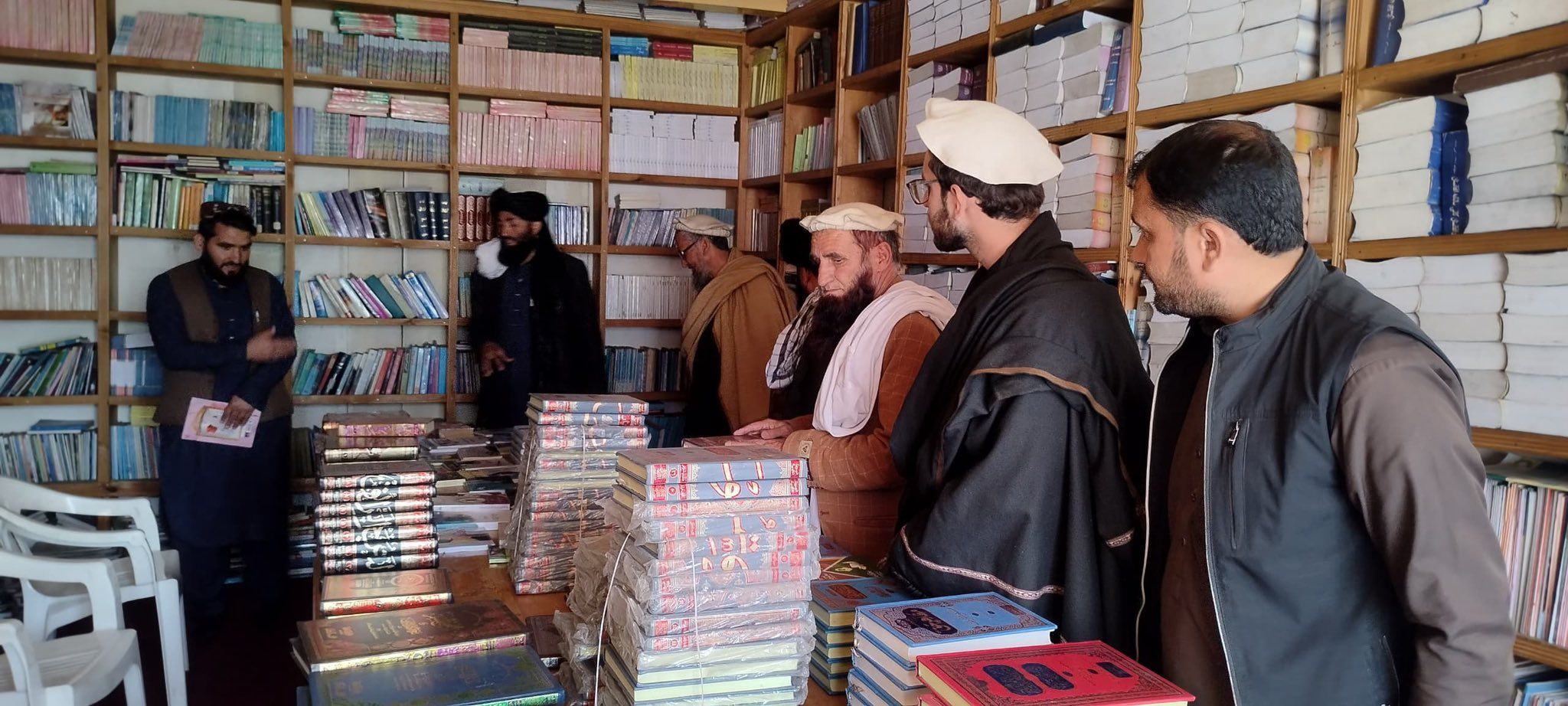 طالبان وایي، نورستان کې یې په اته میلیونه افغانیو درې کتابتونونه رغولي او تجهیز کړي دي