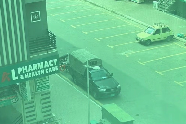 Islamabad Police Intensify Arrests Of Afghans After Visa Suspension