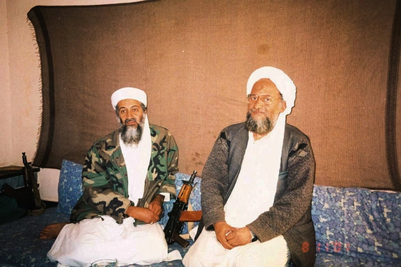 ظواهری (راست) در سال ۲۰۱۱ در پی کشته شدن اسامه بنلادن (چپ) رهبر القاعده شد