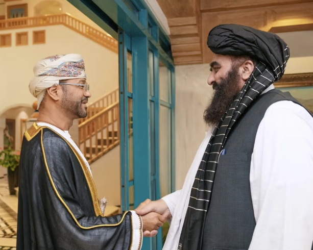 طالبان تدعو وزير خارجية عمان لزيارة أفغانستان
