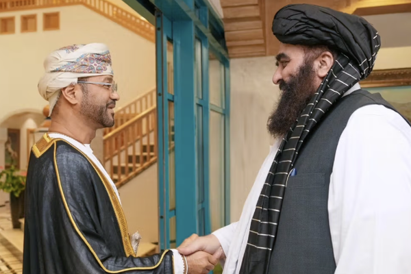 طالبان تدعو وزير خارجية عمان لزيارة أفغانستان