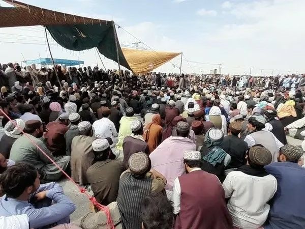 مقام پاکستانی به معترضان در سرحد گفت ورود به پاکستان تنها با ویزای معتبر ممکن خواهد بود