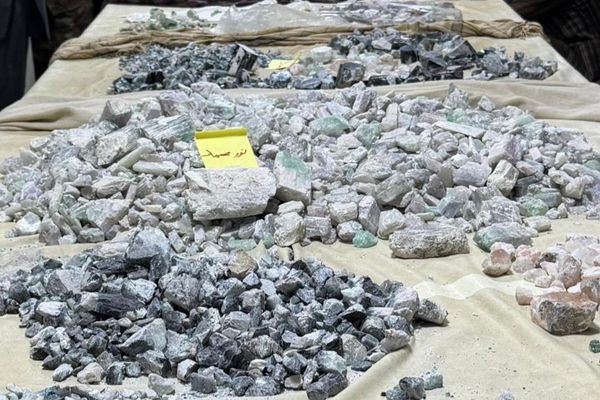 طالبانو په کونړ کې ۱۶۰۰ کیلوګرامه ګرانبیه او نیمه ګرانبیه تیږې پلورلې