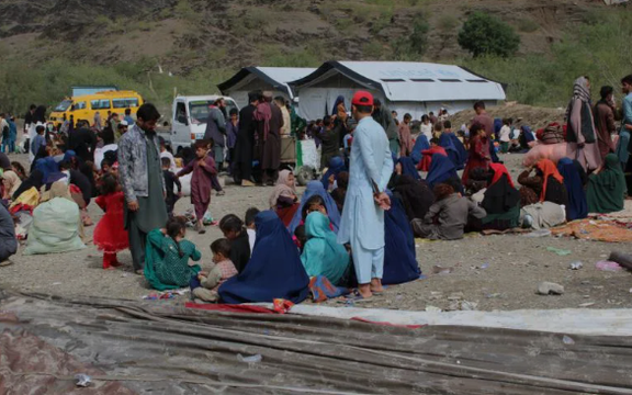 د طالبانو د کډوالو وزارت: له پاکستانه څه باندې ۱۰۰ افغان کډوال په جبري توګه راستانه شول