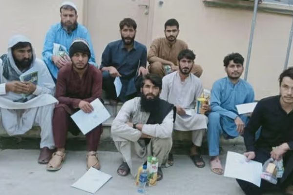 د پاکستان له زندانونو ۲۸ افغانان تر خوشې کېدو وروسته افغانستان ته ستانه شوي